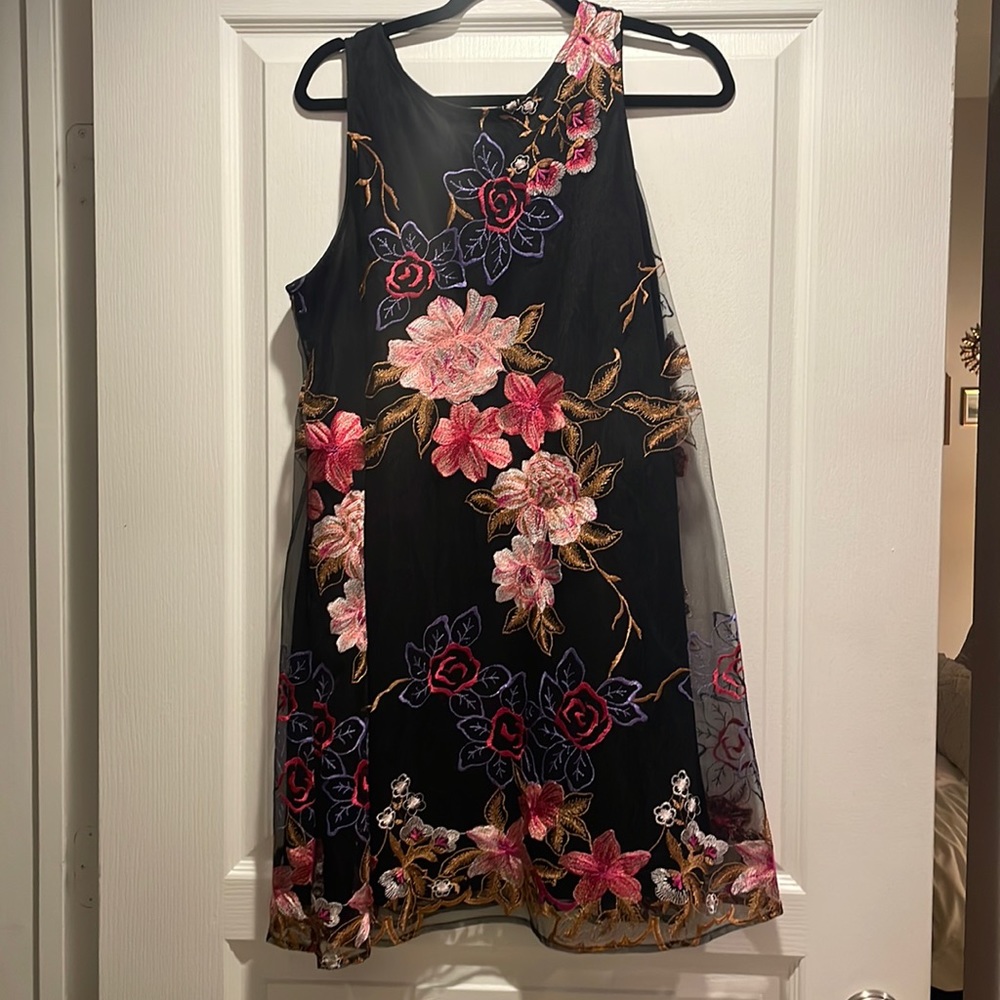Floral sleeveless shift dress